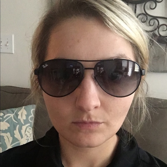 Ray Ban Grey Sunglasses and carrying case - Picture 4 of 7